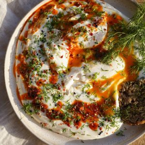 Çılbır – Türkische, pochierte Eier mit Joghurt