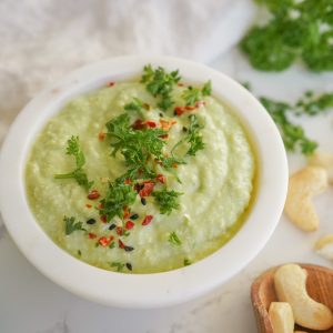 Nährstoffreicher Cashew-Avocado-Dip für deinen Oster Brunch