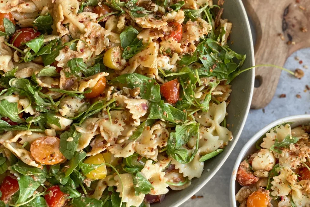 Mehr über den Artikel erfahren 3 Grillsalate, die du kennen solltest: einfach, lecker & ausgewogen
